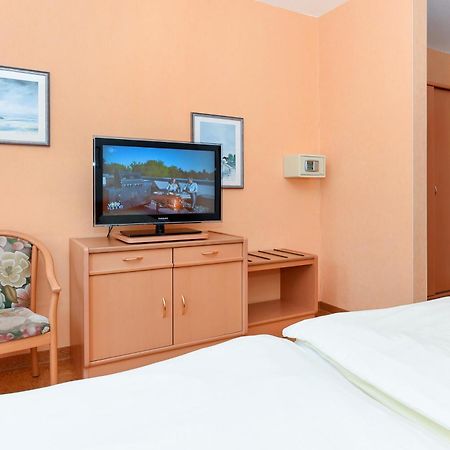 Hotel-Pension Stoertebeker เบนซาซิเออ ภายนอก รูปภาพ