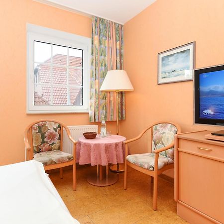 Hotel-Pension Stoertebeker เบนซาซิเออ ภายนอก รูปภาพ