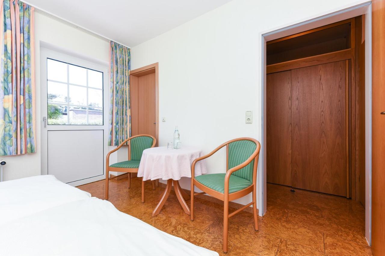 Hotel-Pension Stoertebeker เบนซาซิเออ ภายนอก รูปภาพ