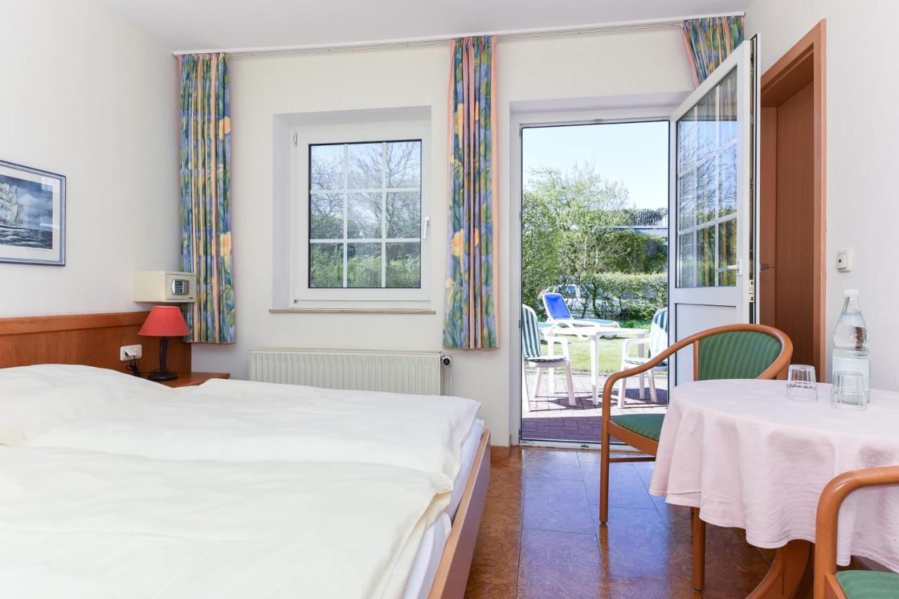 Hotel-Pension Stoertebeker เบนซาซิเออ ภายนอก รูปภาพ