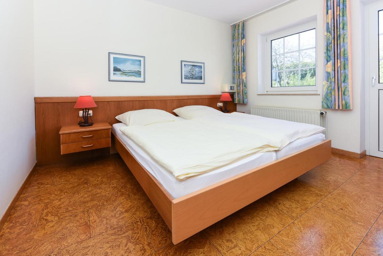 Hotel-Pension Stoertebeker เบนซาซิเออ ภายนอก รูปภาพ