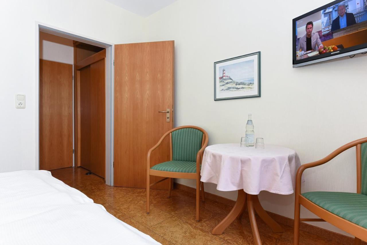 Hotel-Pension Stoertebeker เบนซาซิเออ ภายนอก รูปภาพ