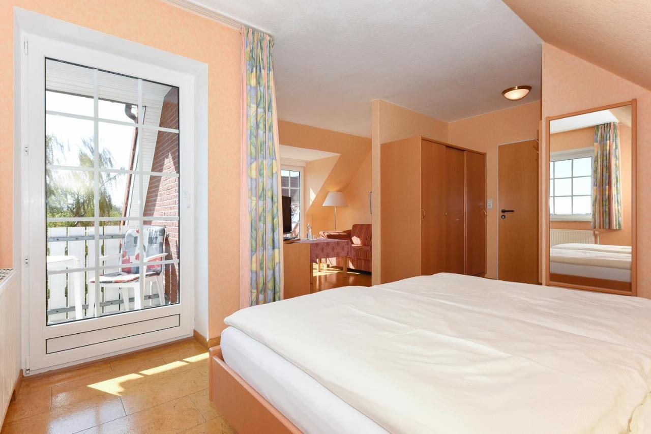 Hotel-Pension Stoertebeker เบนซาซิเออ ภายนอก รูปภาพ