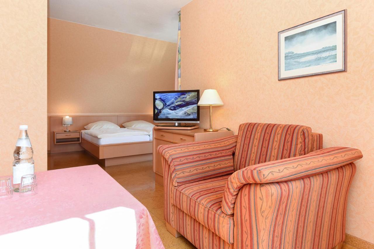 Hotel-Pension Stoertebeker เบนซาซิเออ ภายนอก รูปภาพ