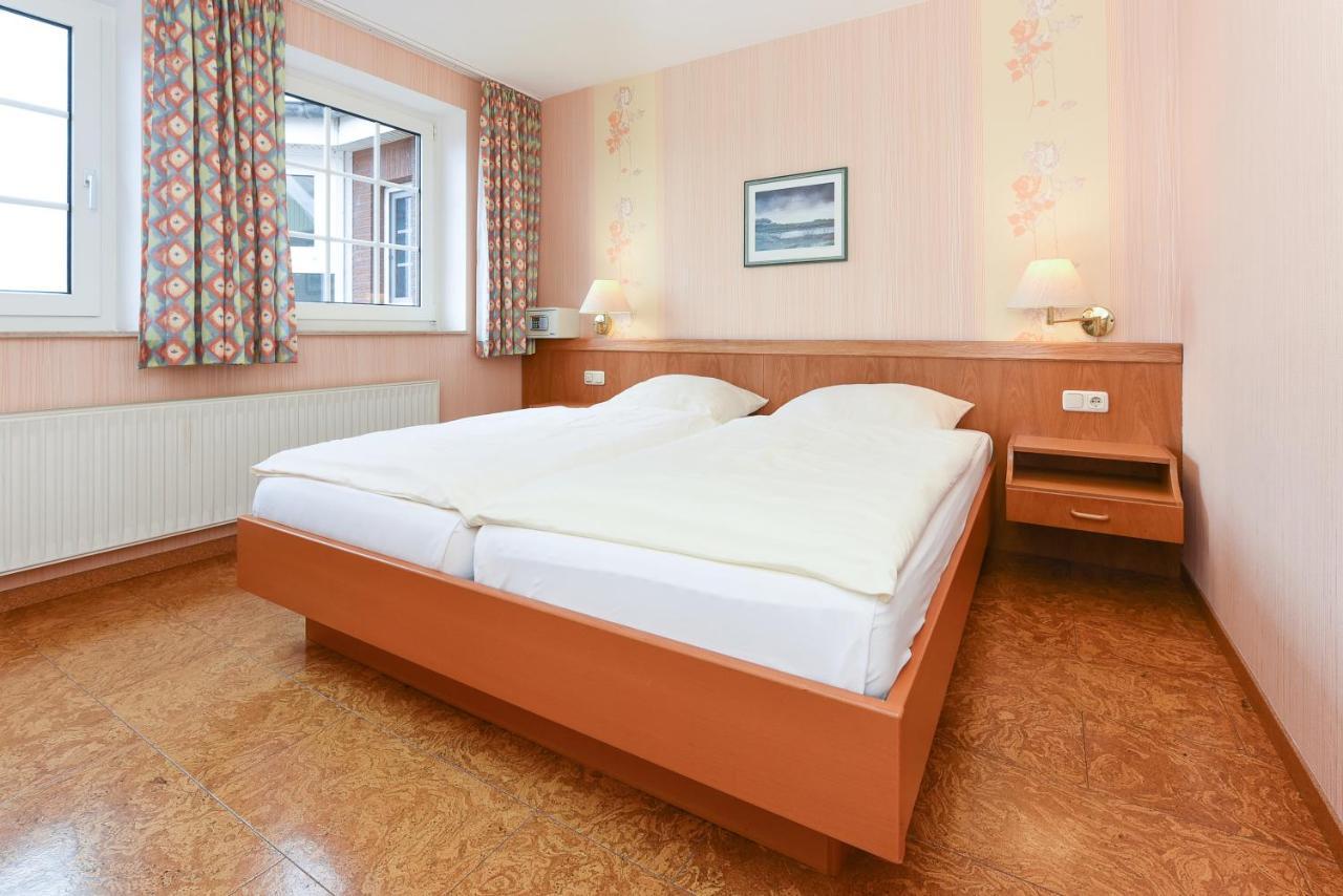 Hotel-Pension Stoertebeker เบนซาซิเออ ภายนอก รูปภาพ