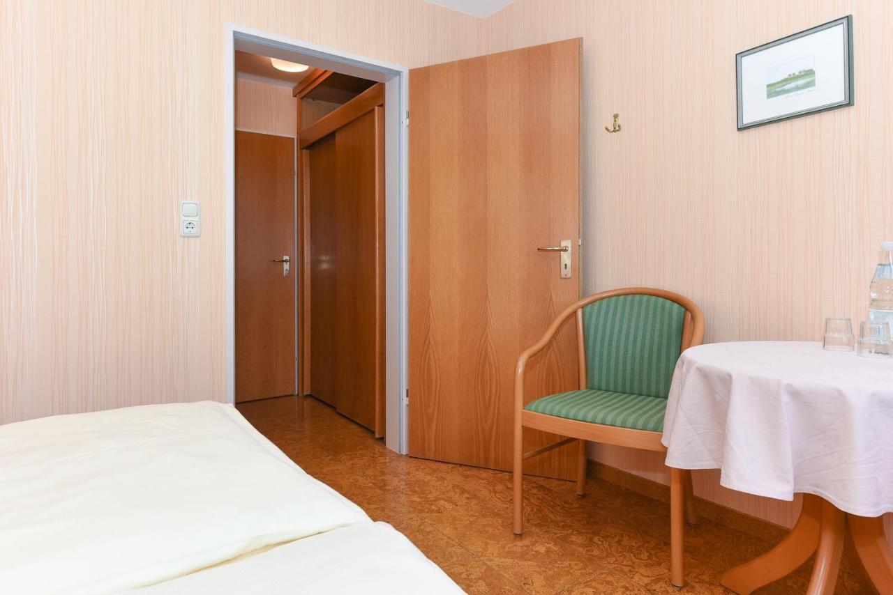 Hotel-Pension Stoertebeker เบนซาซิเออ ภายนอก รูปภาพ