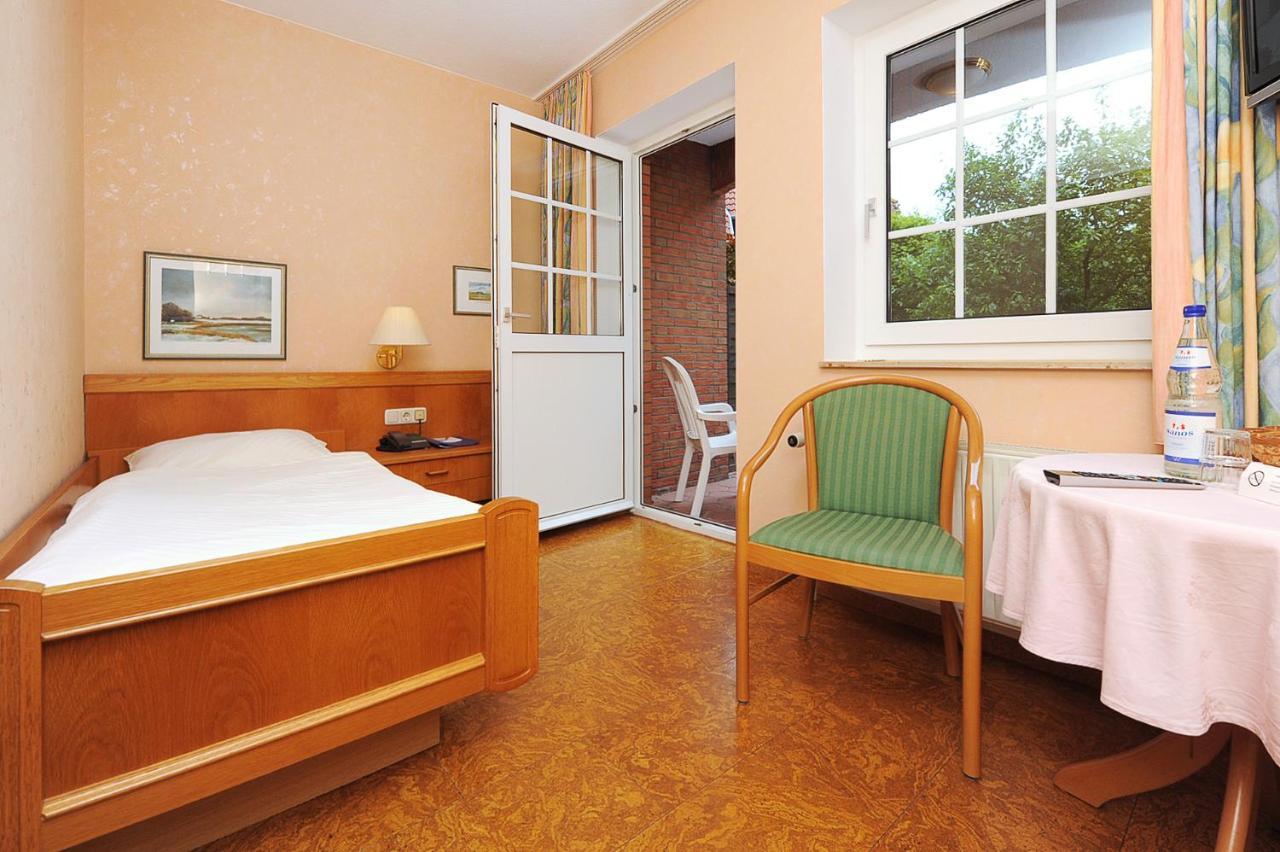 Hotel-Pension Stoertebeker เบนซาซิเออ ภายนอก รูปภาพ