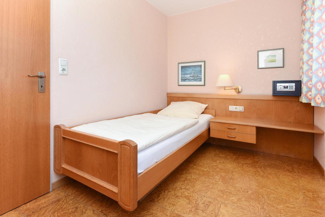 Hotel-Pension Stoertebeker เบนซาซิเออ ภายนอก รูปภาพ