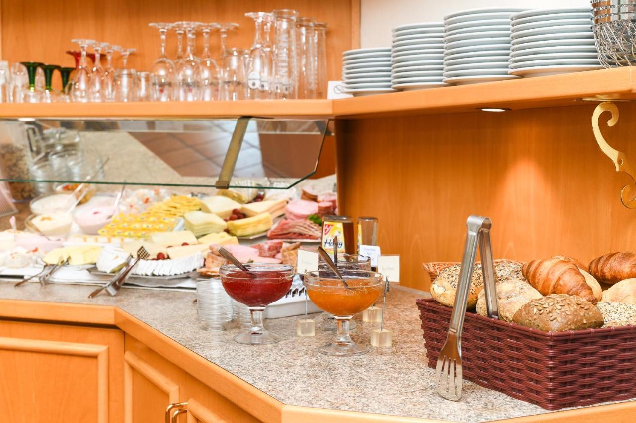 Hotel-Pension Stoertebeker เบนซาซิเออ ภายนอก รูปภาพ