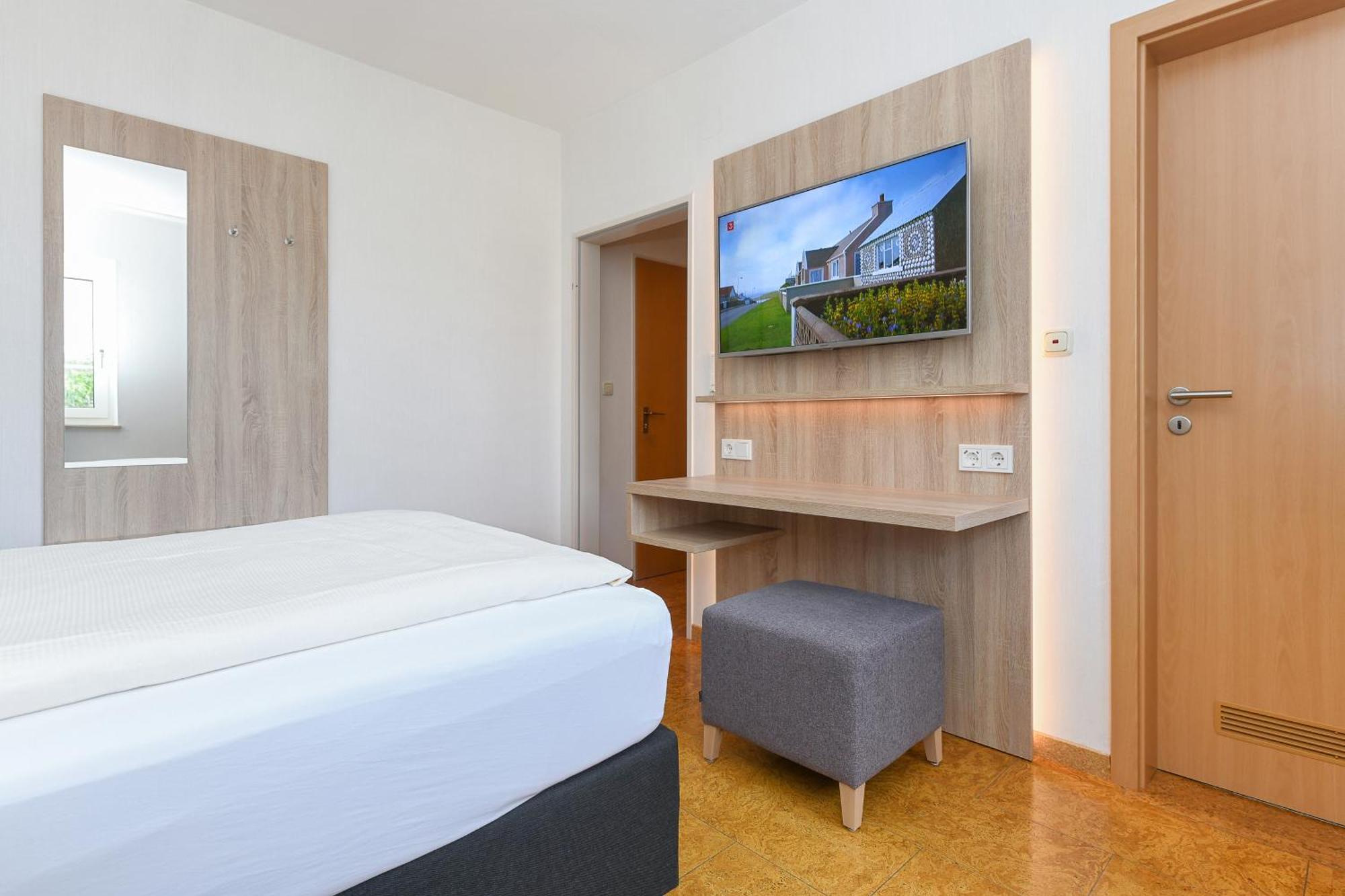 Hotel-Pension Stoertebeker เบนซาซิเออ ภายนอก รูปภาพ