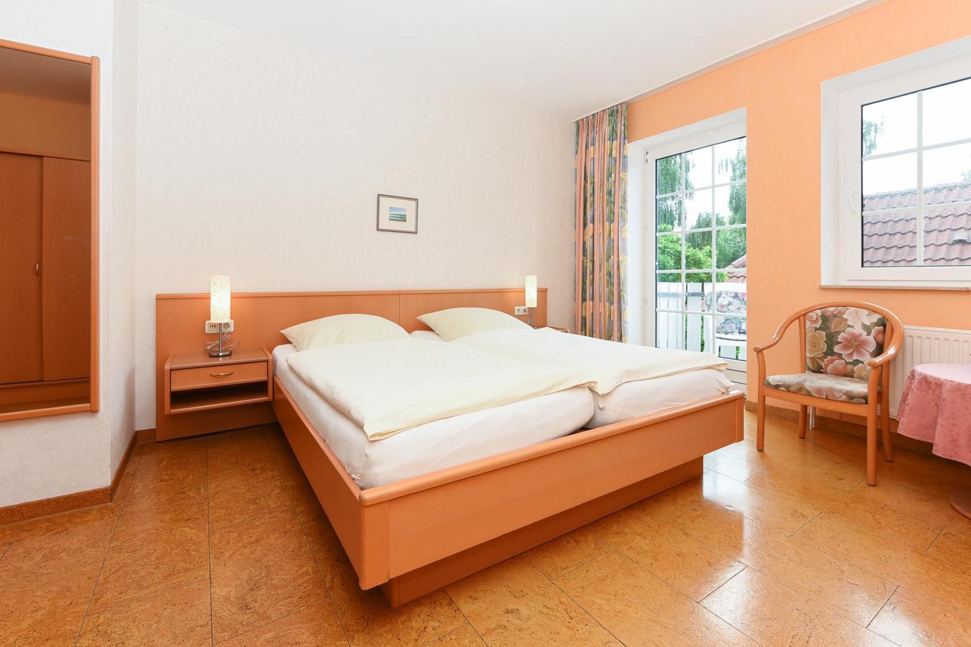 Hotel-Pension Stoertebeker เบนซาซิเออ ภายนอก รูปภาพ