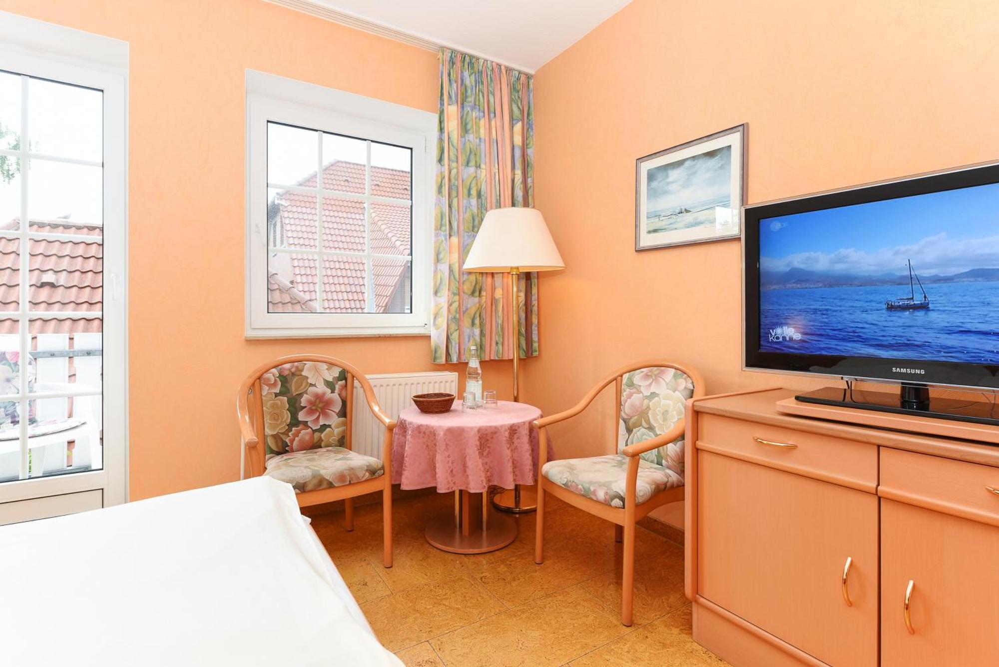 Hotel-Pension Stoertebeker เบนซาซิเออ ภายนอก รูปภาพ