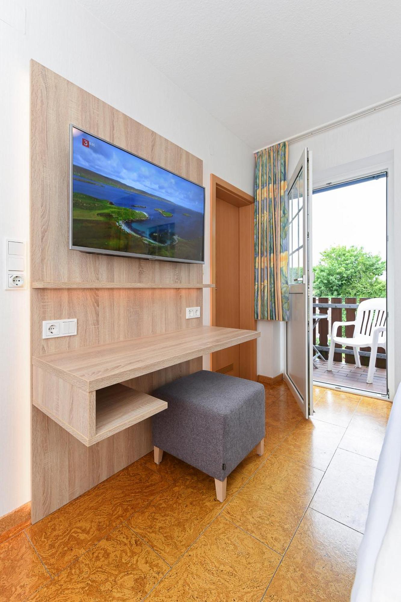 Hotel-Pension Stoertebeker เบนซาซิเออ ภายนอก รูปภาพ