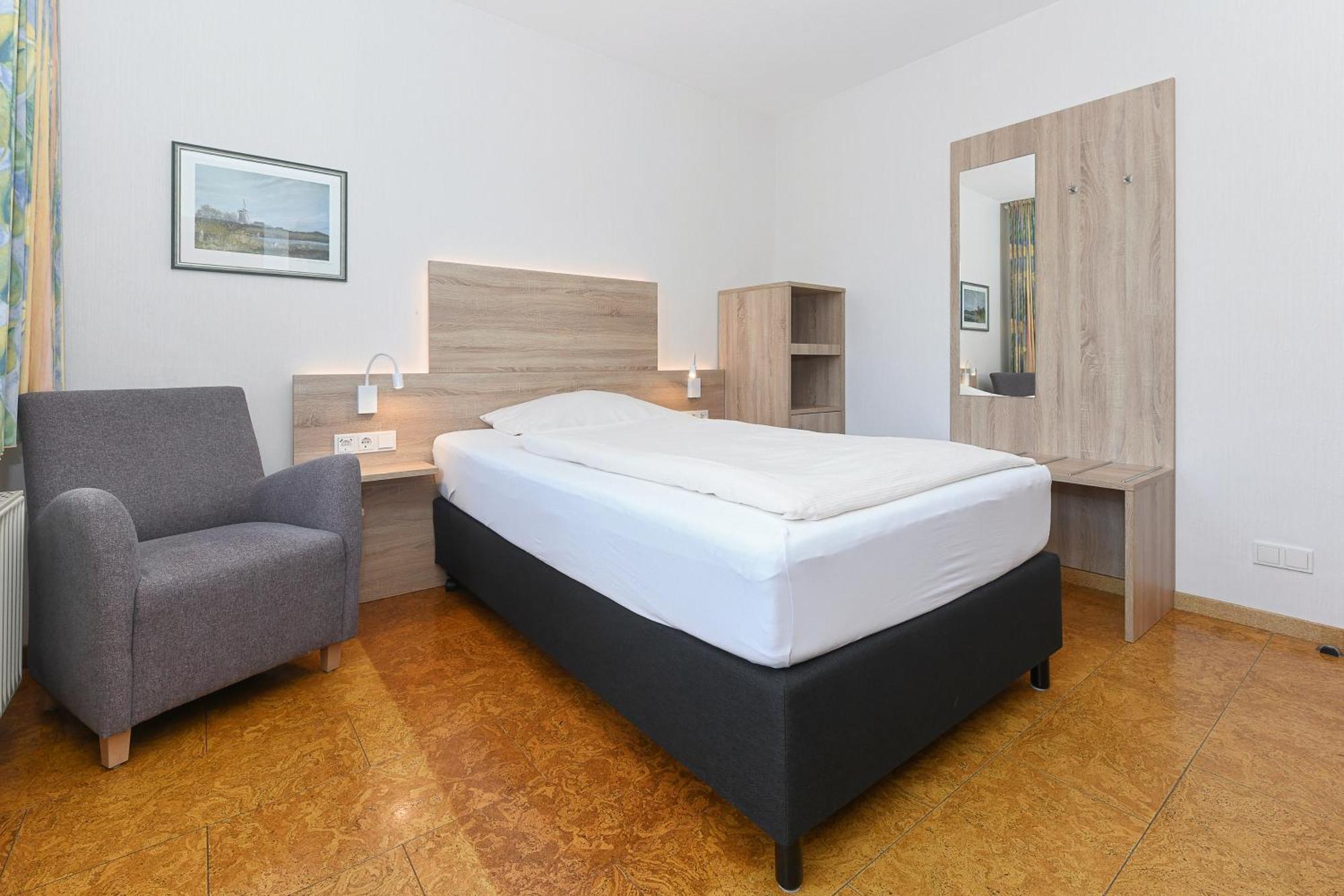 Hotel-Pension Stoertebeker เบนซาซิเออ ภายนอก รูปภาพ