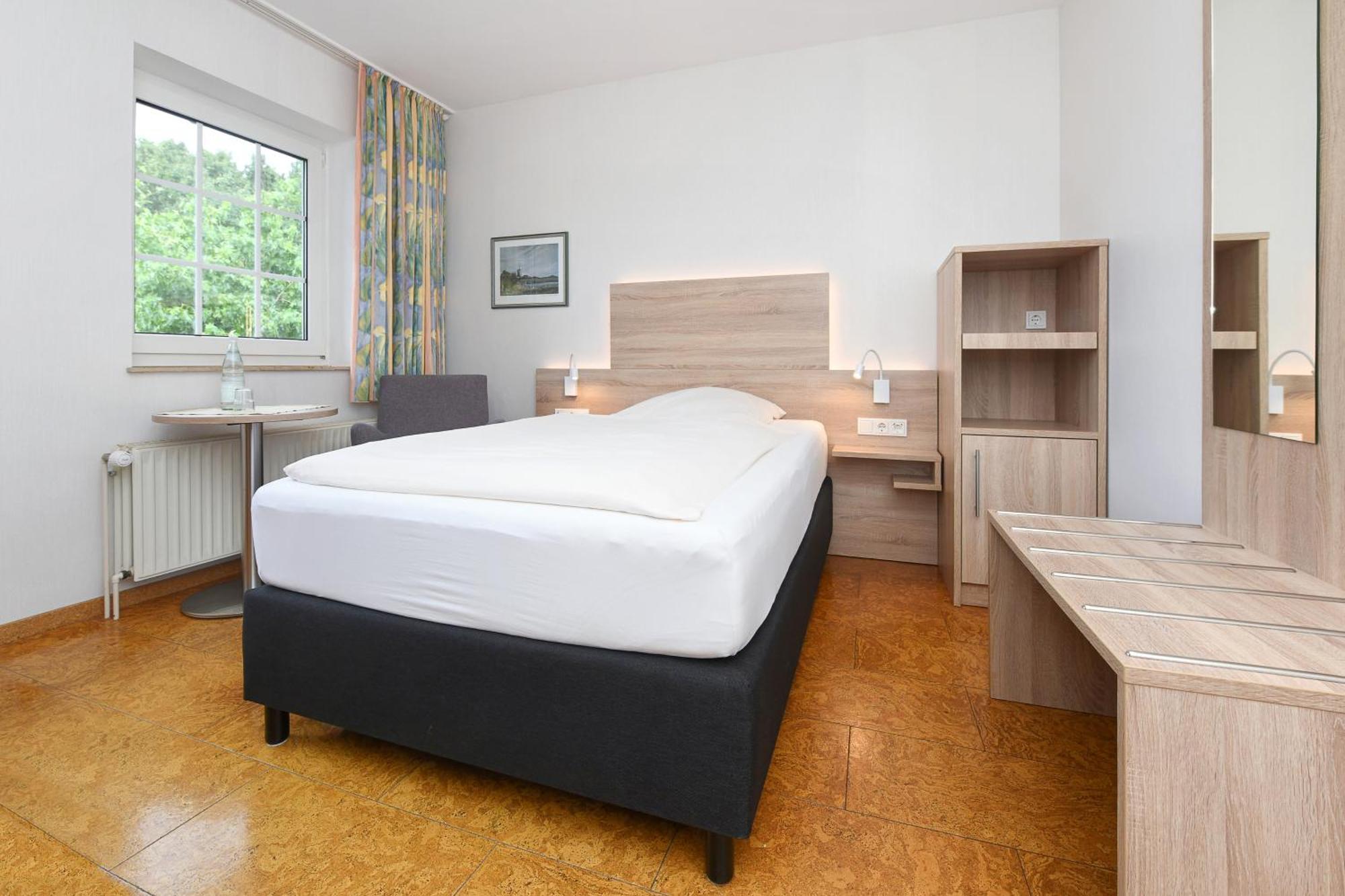 Hotel-Pension Stoertebeker เบนซาซิเออ ภายนอก รูปภาพ
